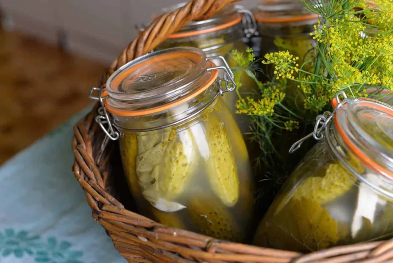 Czy ogórki kiszone tuczą? Odkryj ich wpływ na odchudzanie