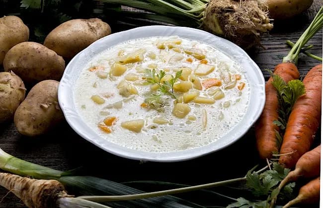 Ile kcal ma zupa warzywna? Zaskakujące fakty o kaloriach!