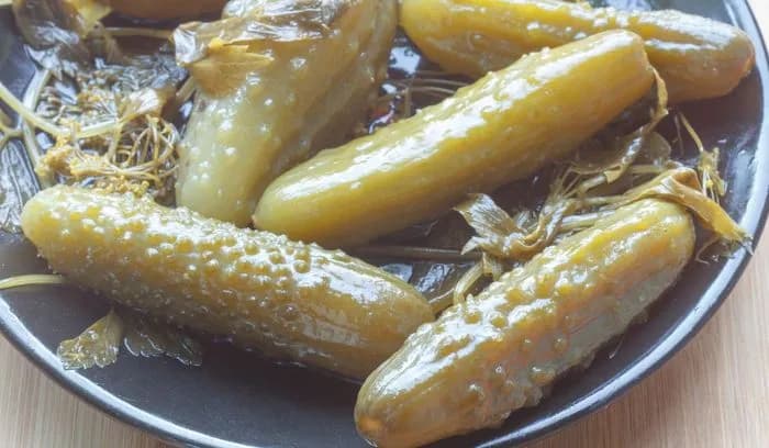 Czy pleśń na ogórkach kiszonych jest szkodliwa dla zdrowia?