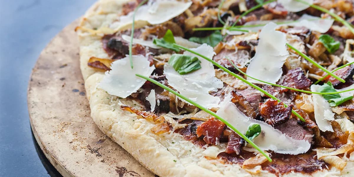 Jak czyścić kamień do pizzy, aby uniknąć uszkodzeń i przypaleń