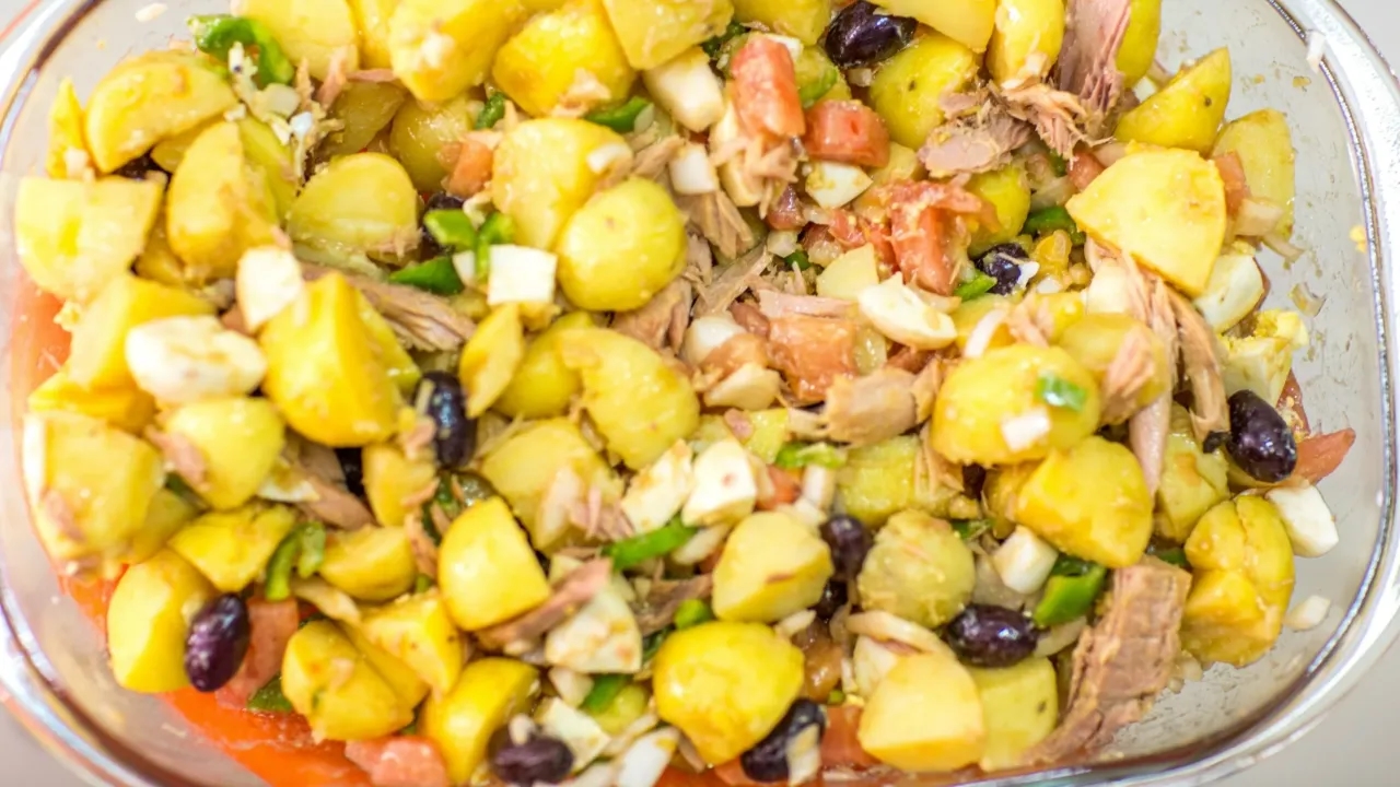 Sałatka ziemniaczana pysznie czy przepysznie - odkryj różnice w smaku