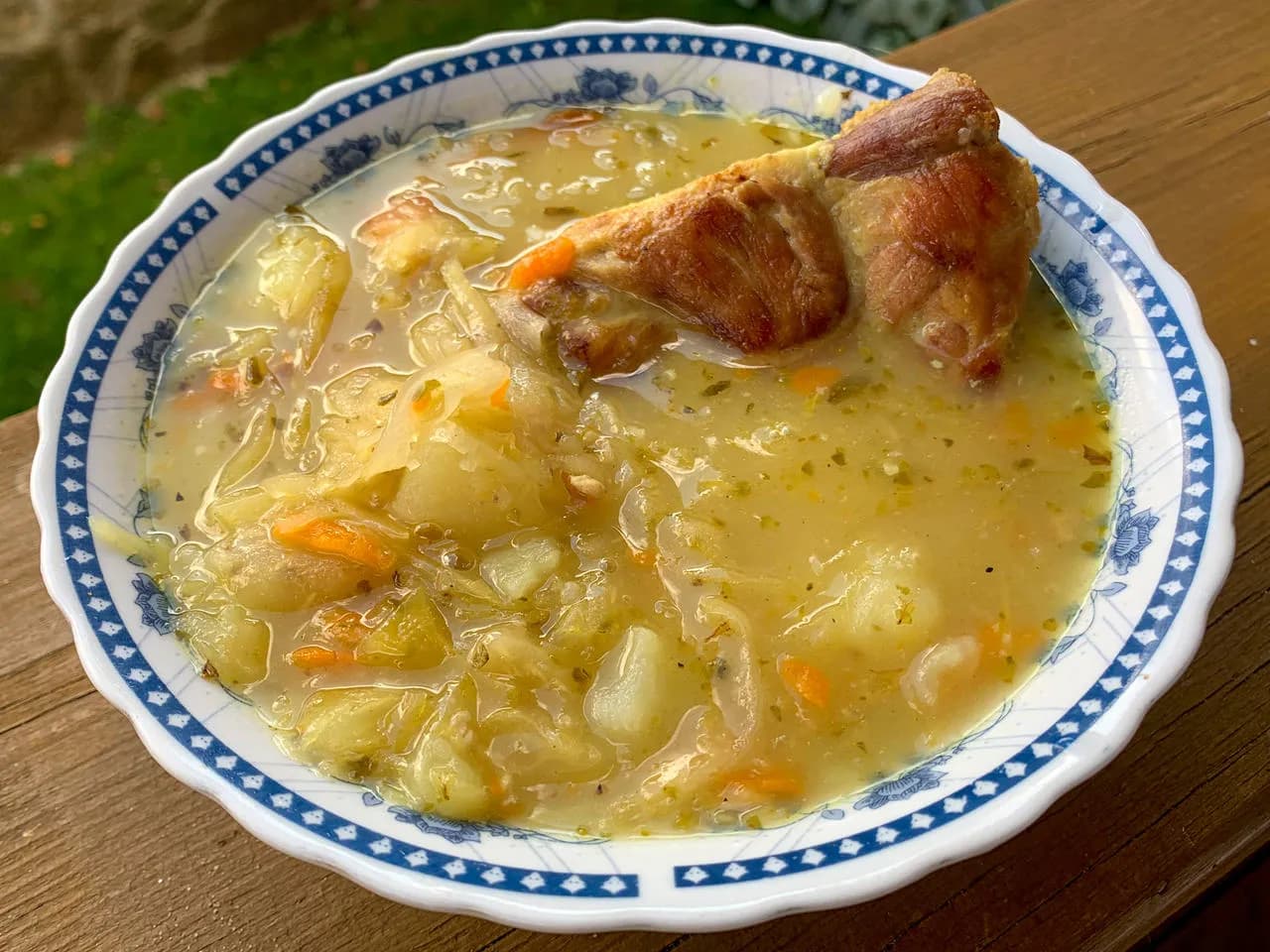 Ile zupy na osobę? Sprawdź, by nie przygotować za mało!