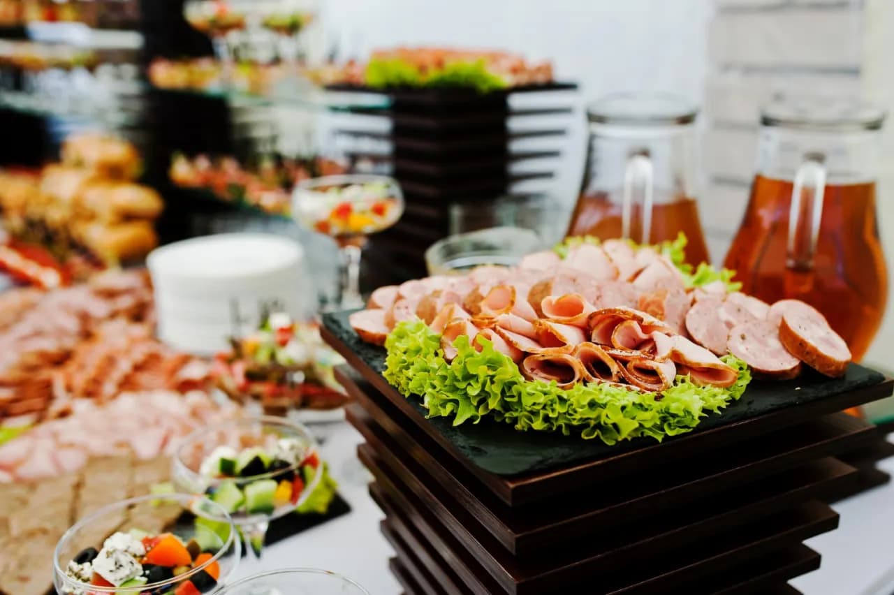 Catering ile od osoby - poznaj ceny i unikaj niepotrzebnych kosztów