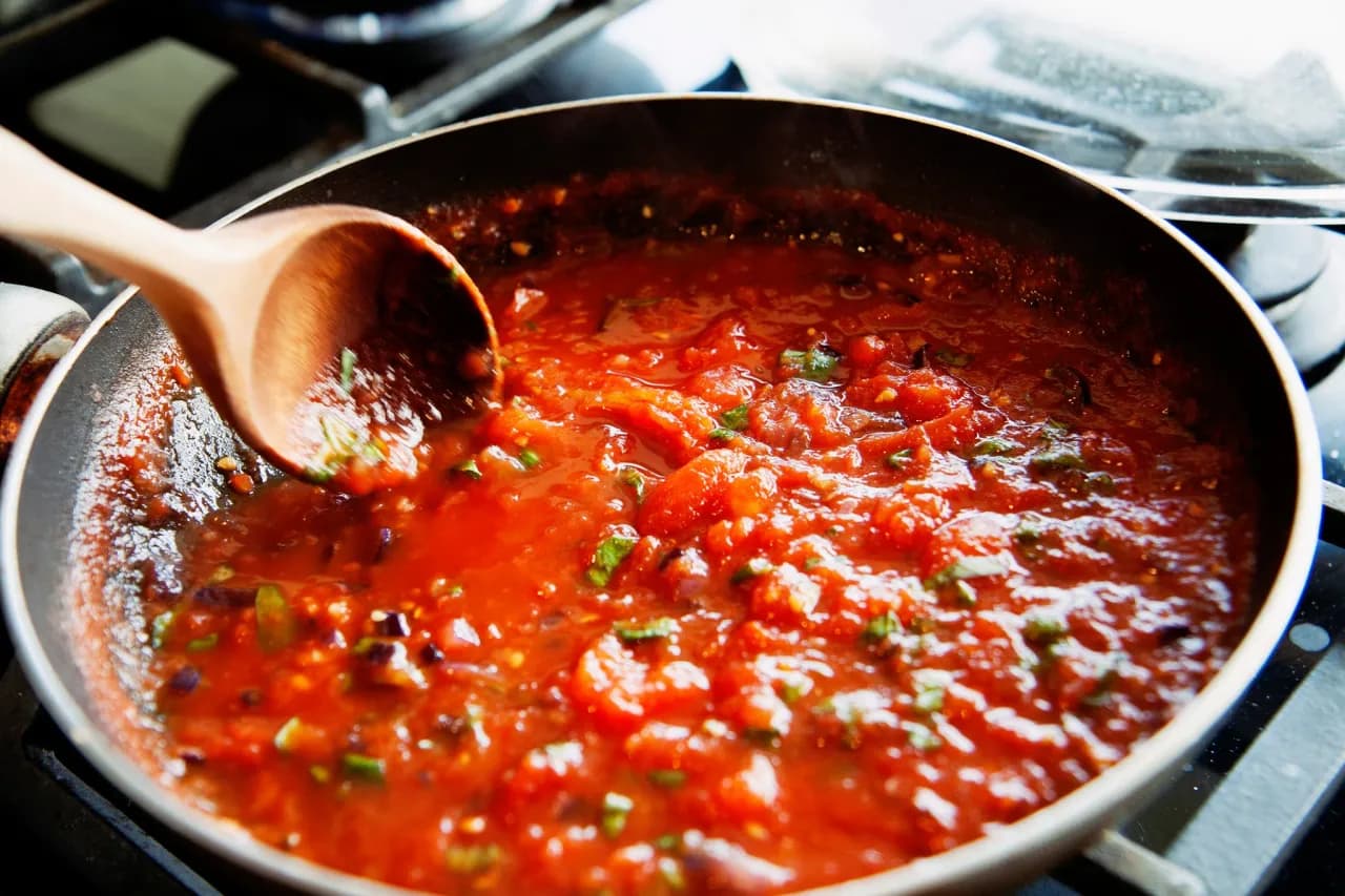Jak pasteryzować sos do spaghetti z mięsem mielonym bez błędów