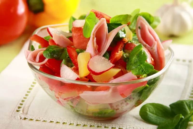 Jak zrobić sałatkę z rzodkiewki – szybki przepis na orzeźwienie