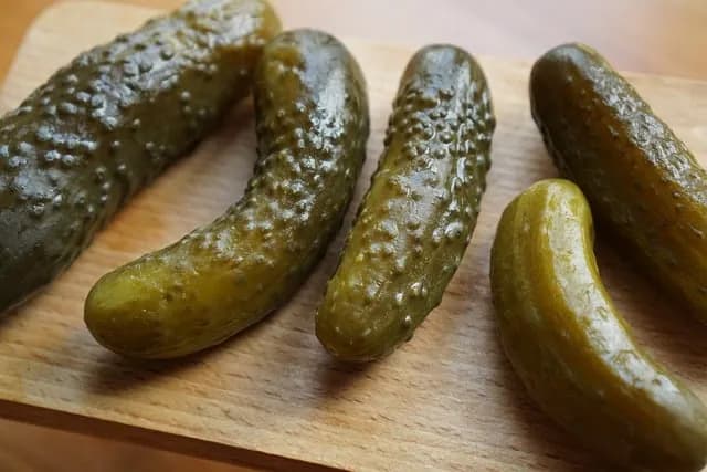 Jakie witaminy ma ogórek kiszony i jak wpływają na zdrowie?