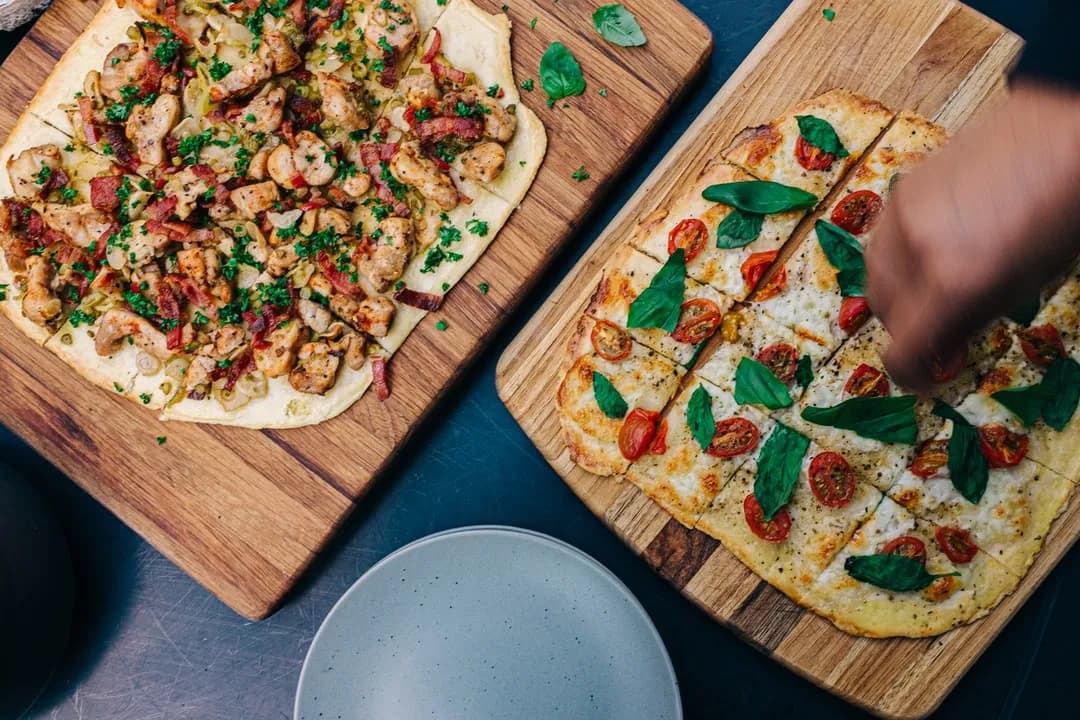 Ile cm ma duża pizza w Pizza Hut? Poznaj wymiary i porcje