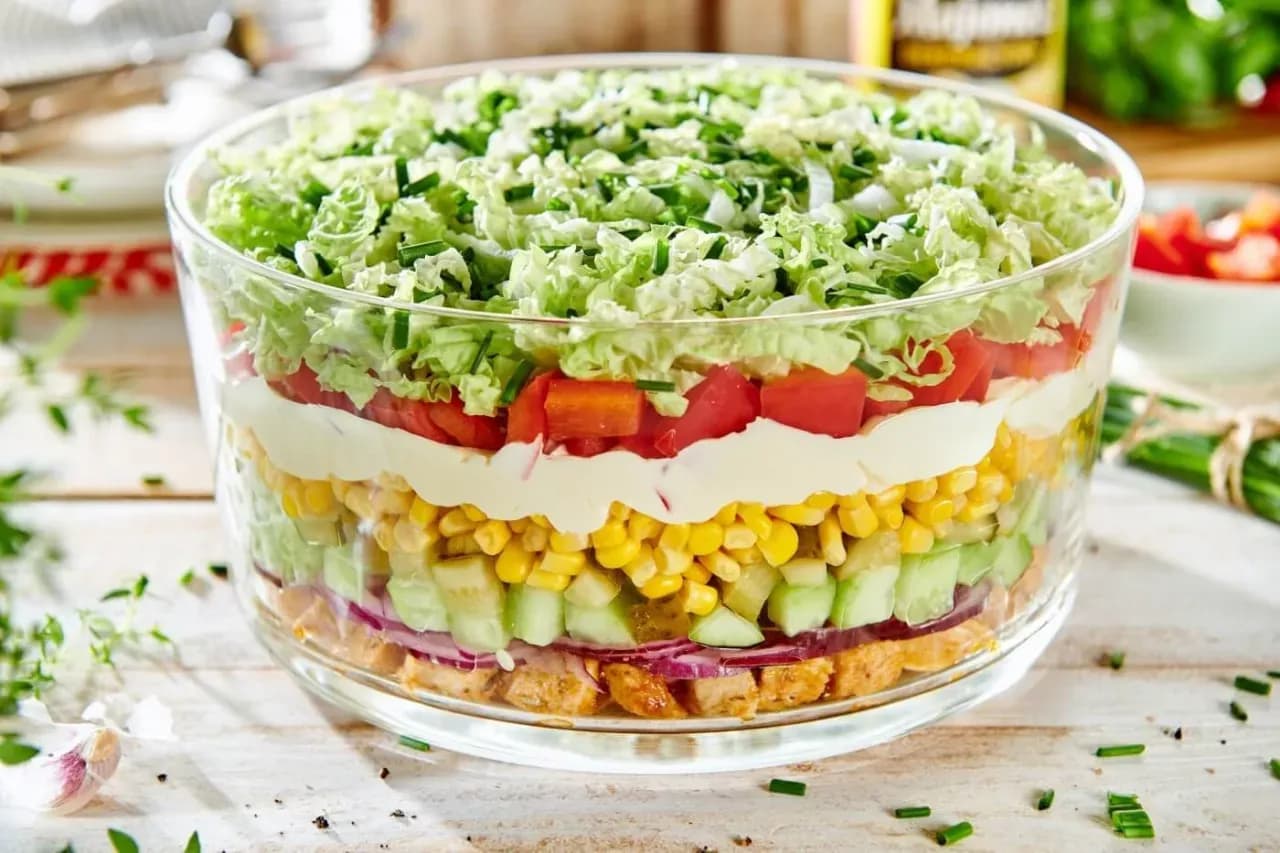 Sałatka gyros: ogórek kiszony czy konserwowy? Wybierz najlepiej!