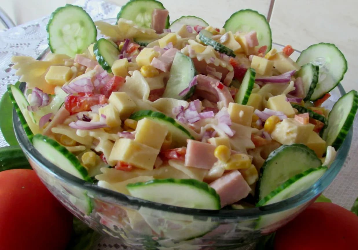 Jaka szynka do sałatki? Wybierz najlepsze składniki do smaku