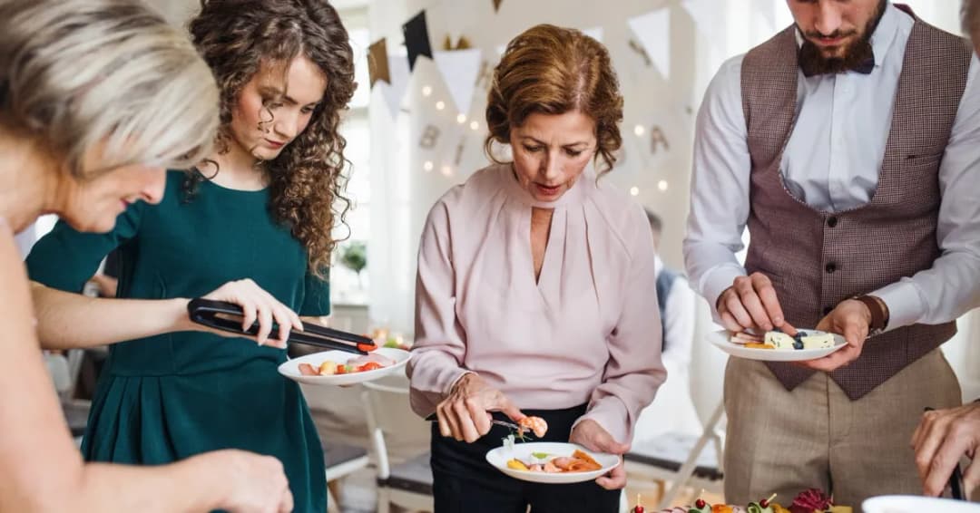Ile kosztuje catering na 30 osób? Ceny i najlepsze oferty na rynku