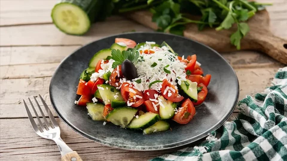 Sałatka szopska jaki ser wybrać, aby zachwycić smakiem